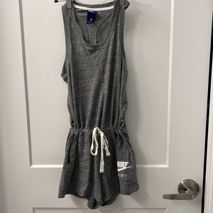 Nike gray one piece jumper small waist string 2 pockets